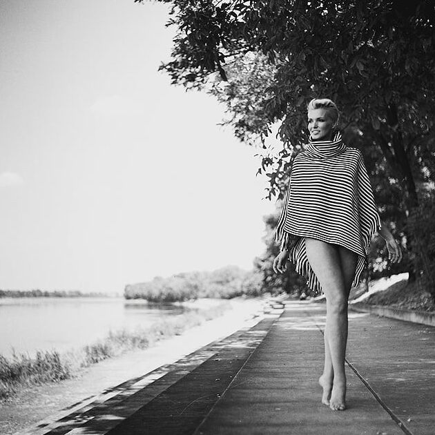 Ilona Felicjanska Legs and Feets MILF Polish Model