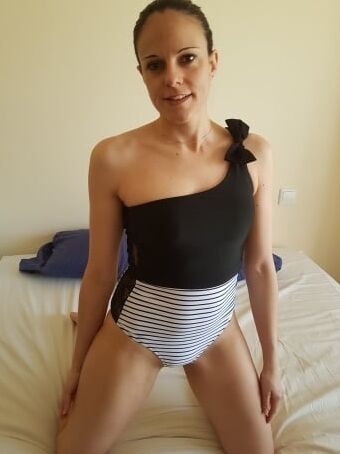 Spanish wife loves to be exposed