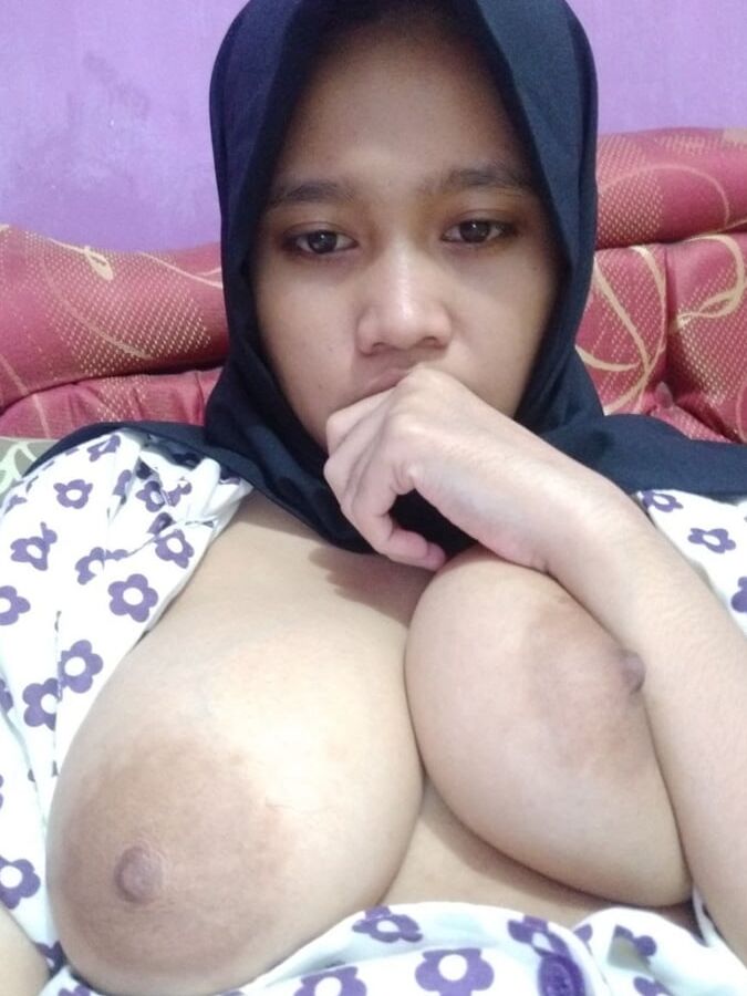 Hot Indonesian Girl Dewi Jilbob
