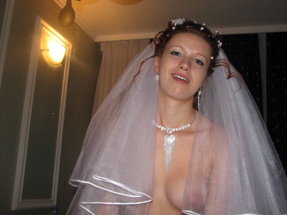 young russian bride taking sexy pics