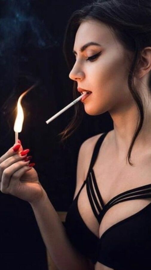 Smoking Queens