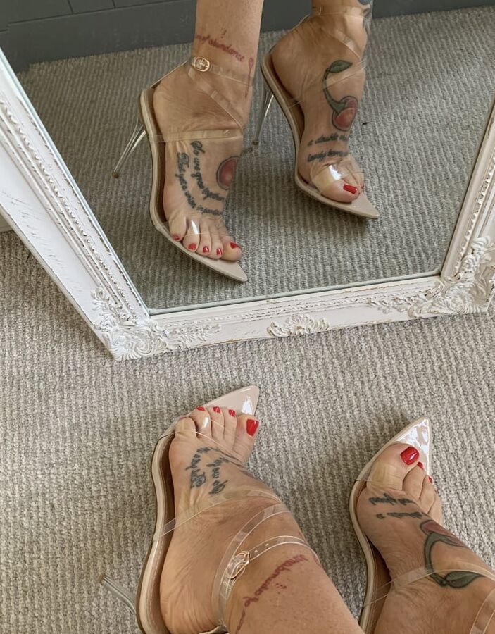 Camilla Jayne&;s feet