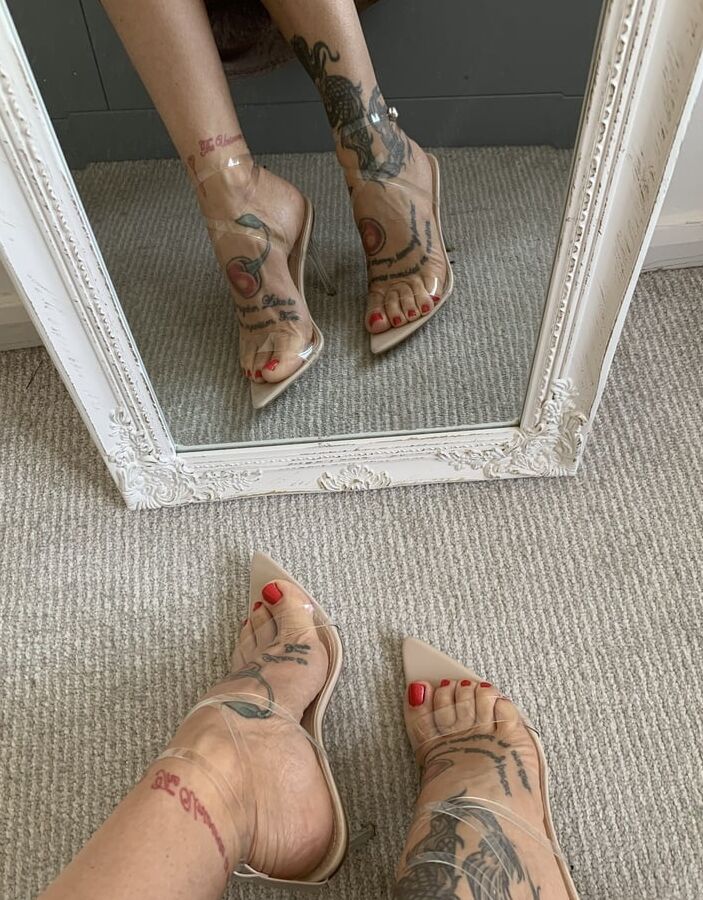 Camilla Jayne&;s feet