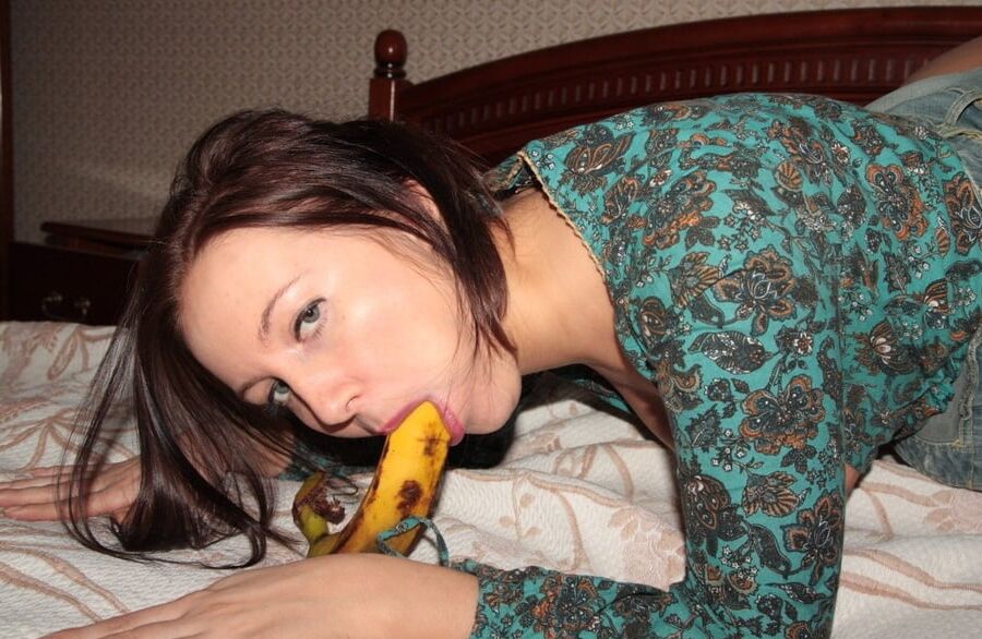 Open pussy and banana sucking