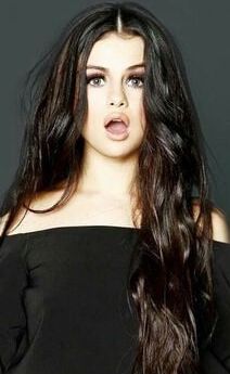 Selena Gomez: Hair fetish