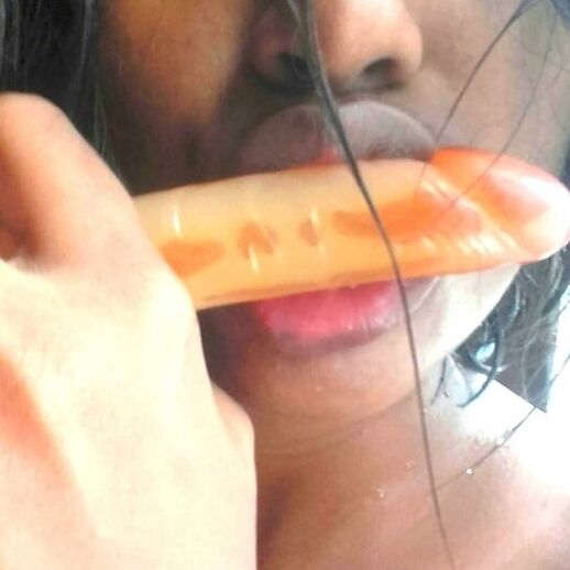 Sri lankan girl use rubber dildo