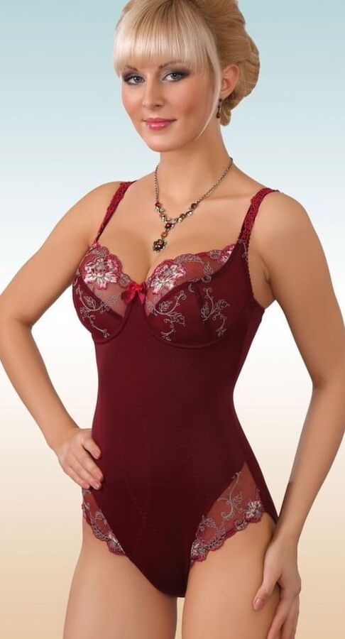Just the right Classy lingerie for sexy mature bbw lady
