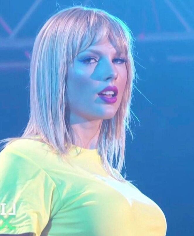Sexy icon Taylor swift