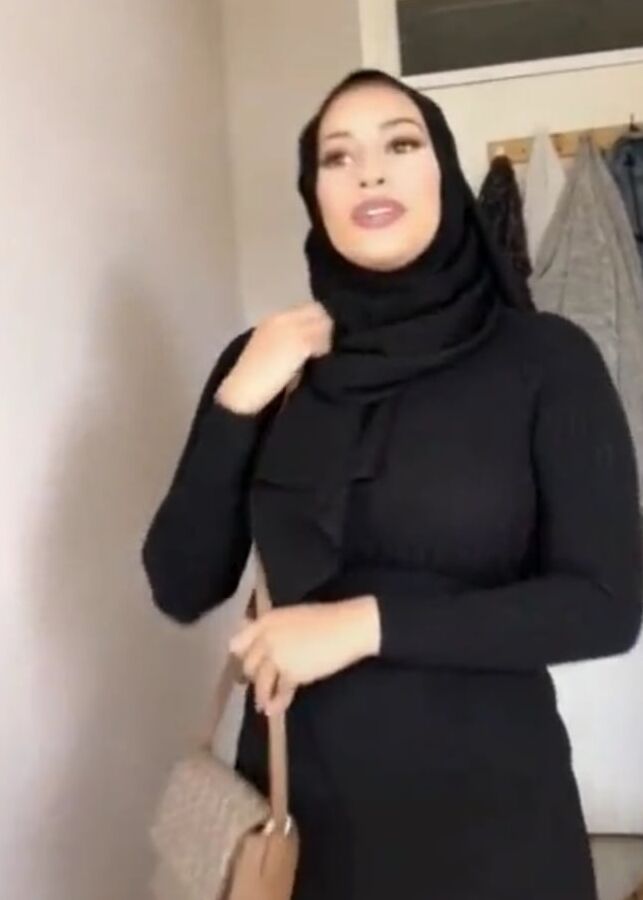 Hijabi Bengali East London Tower Hamlets big tits and ass