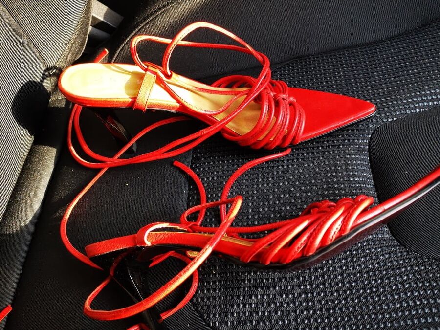 Ex-Kollegin und ihre neuen eBay-Heels