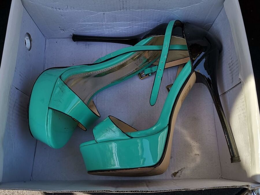Ex-Kollegin und ihre neuen eBay-Heels