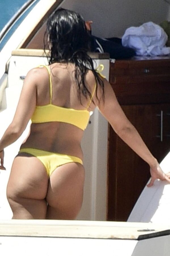 Kourtney Shows Her Amazing Ass