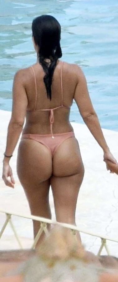 Kourtney Shows Her Amazing Ass