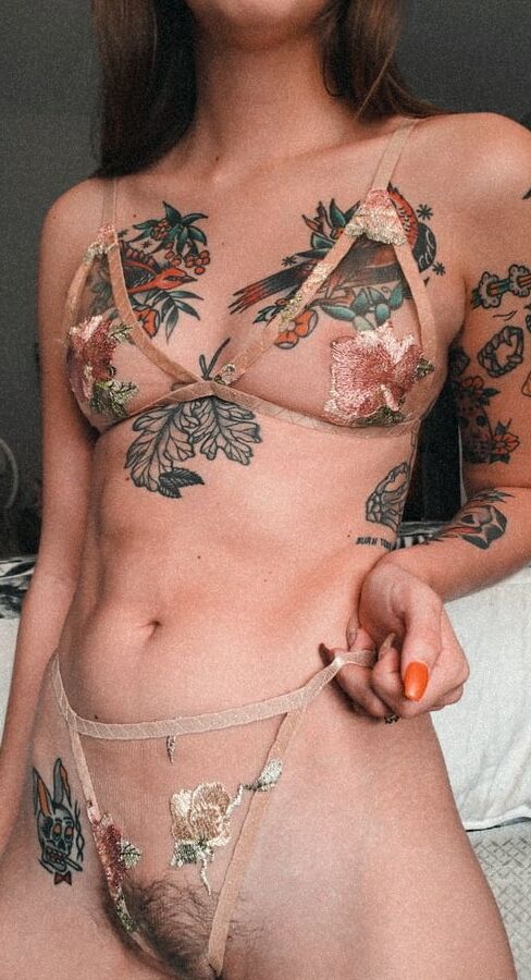 yo small tattooed US Nympho slut - private selfie pics