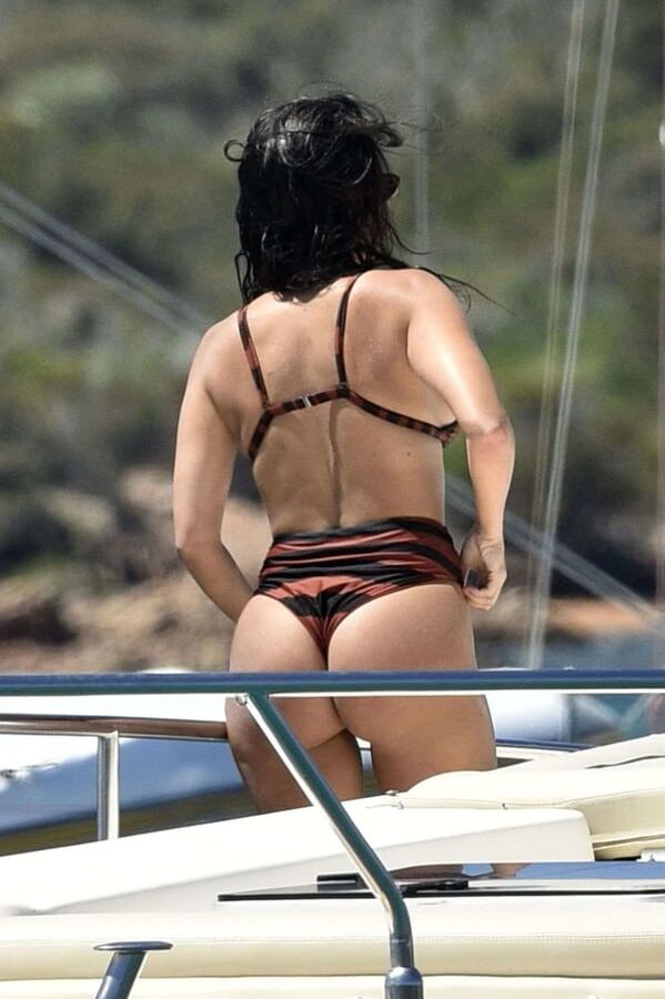 Kourtney Shows Her Amazing Ass