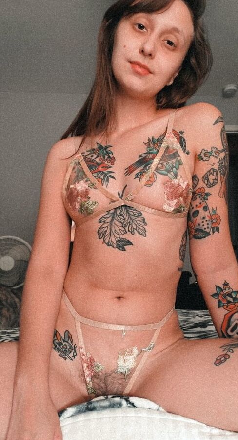 yo small tattooed US Nympho slut - private selfie pics