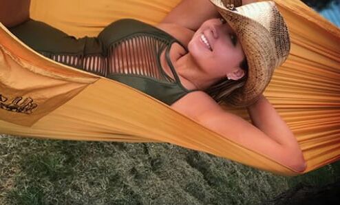 Best Damn Pics - Country Girl Can Survive