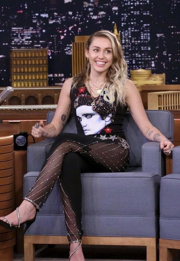 Miley Cyrus Feet