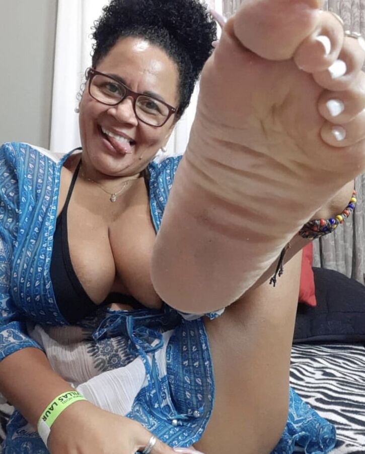 sexy ass MILF toes and soles pt