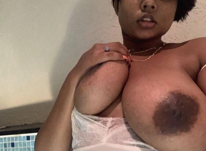 Sri Lankan big boobs hottie