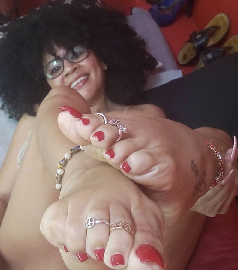 sexy ass MILF toes and soles pt