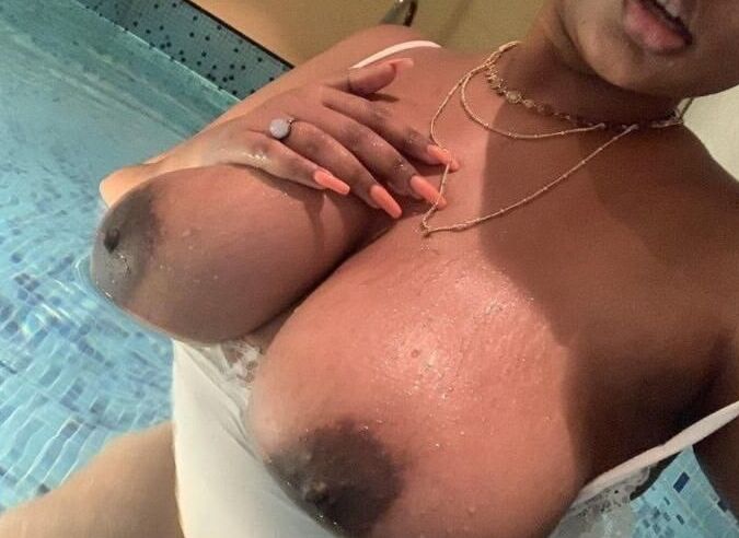 Sri Lankan big boobs hottie