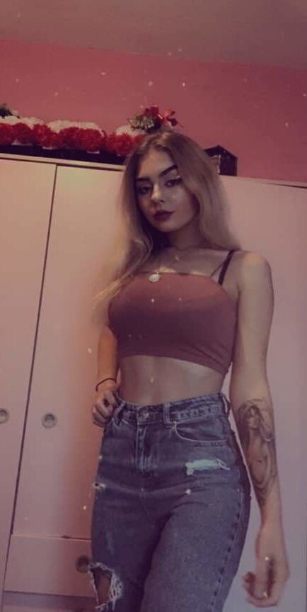 Sexy tattoo Belfast girl