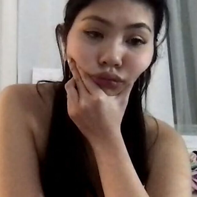 Asian Girl Vapes on Zoom session CAUGHT