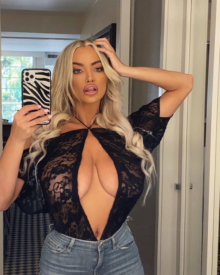 Lindsey Pelas