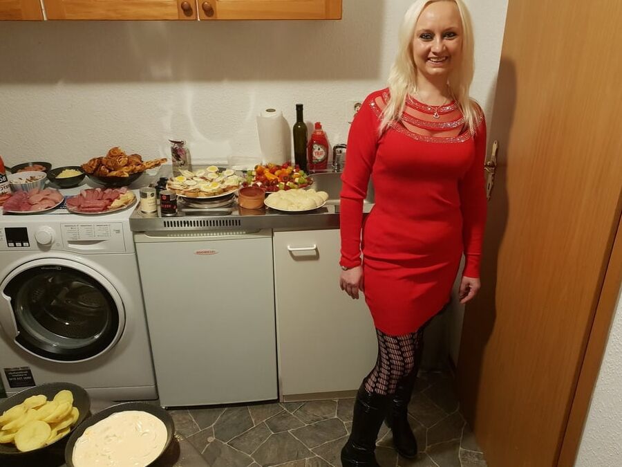 horny amateur MILF Yvonne in hot dress