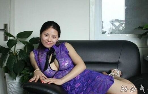 sexy chinese milf in lingerie