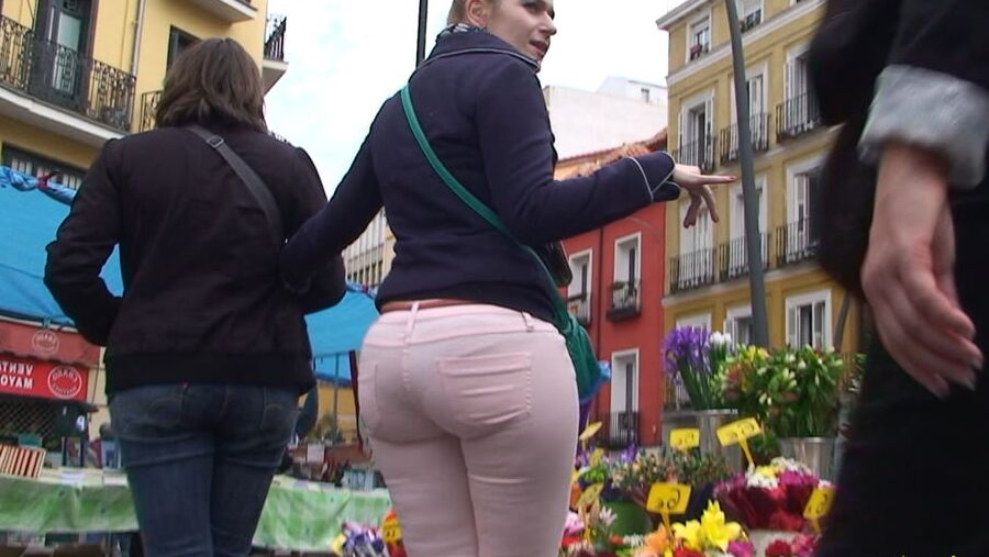CANDID yo ASS IN TIGHT PANTS