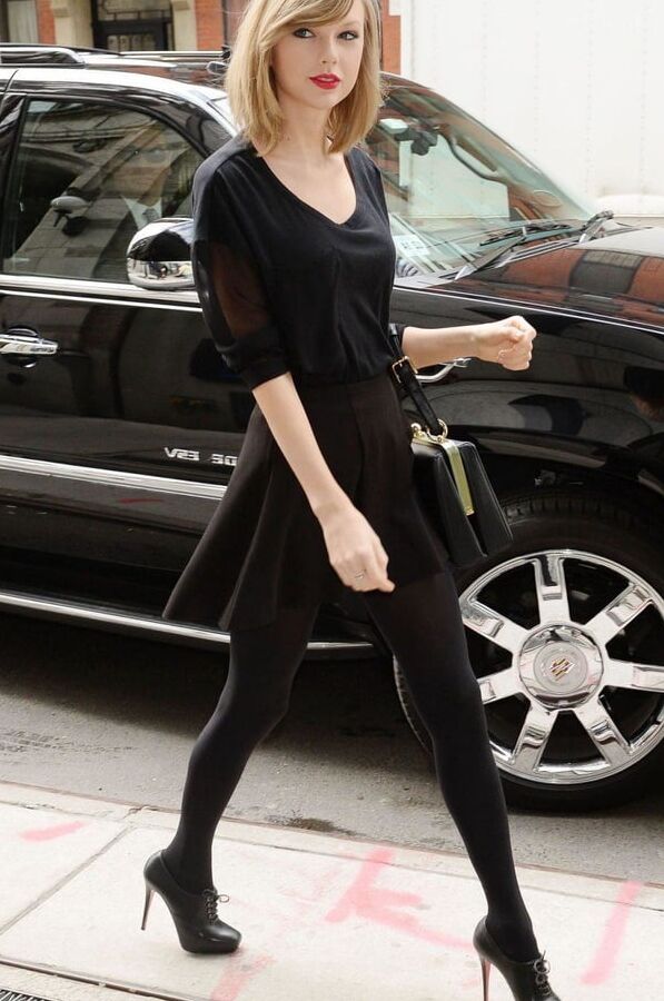 Taylor Swift in black tights