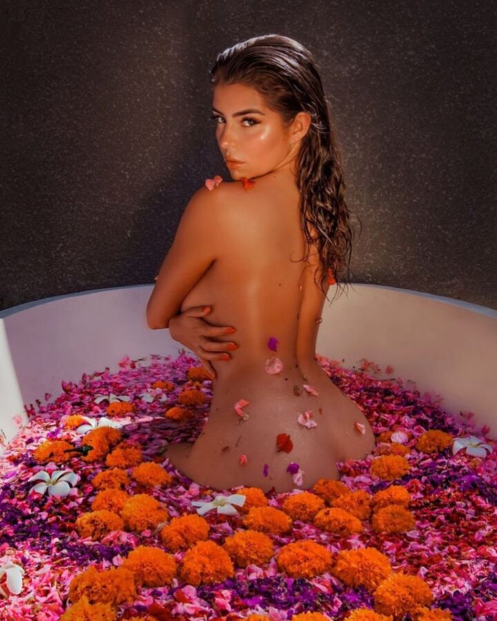 Curvy Demi Rose