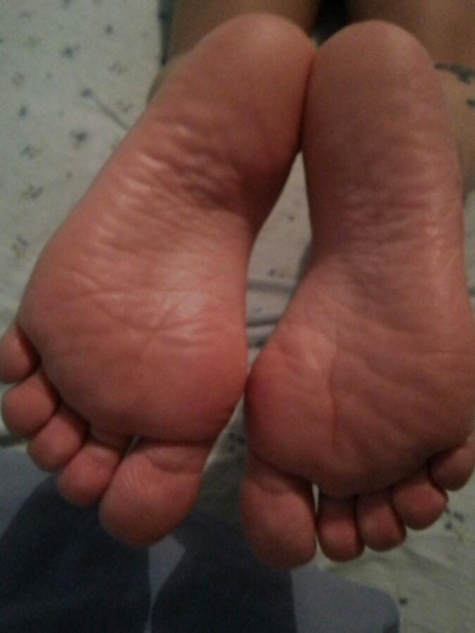 New girl stinky feet