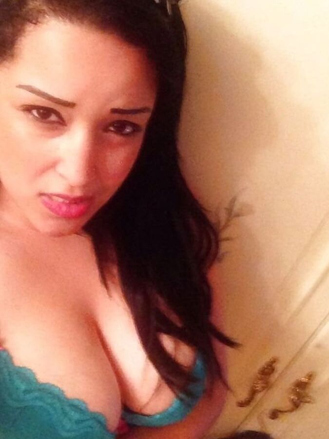 Huge Tits Arabic Wife - Nude Selfies Leaked