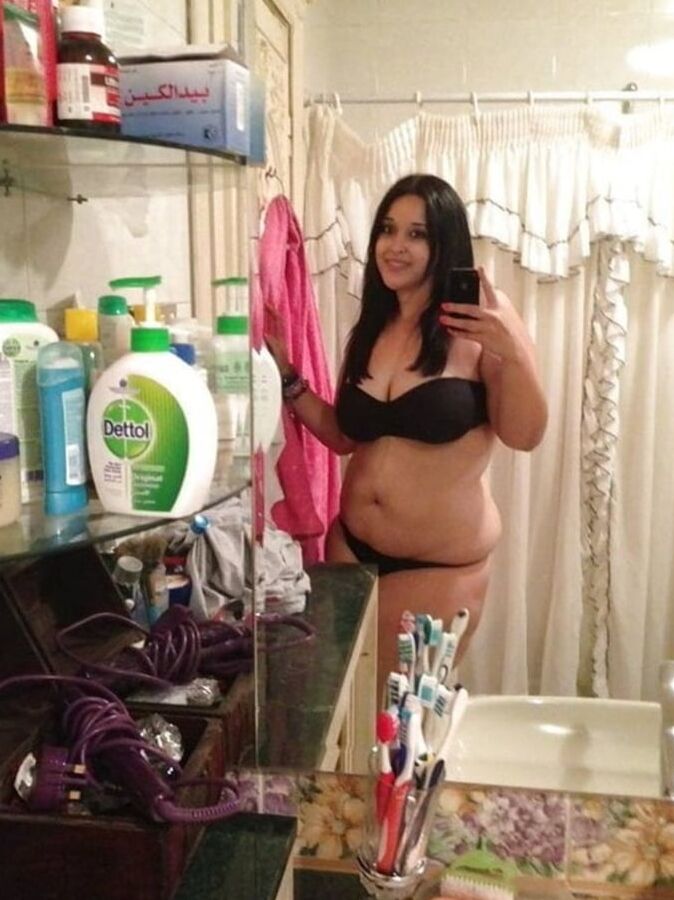 Huge Tits Arabic Wife - Nude Selfies Leaked