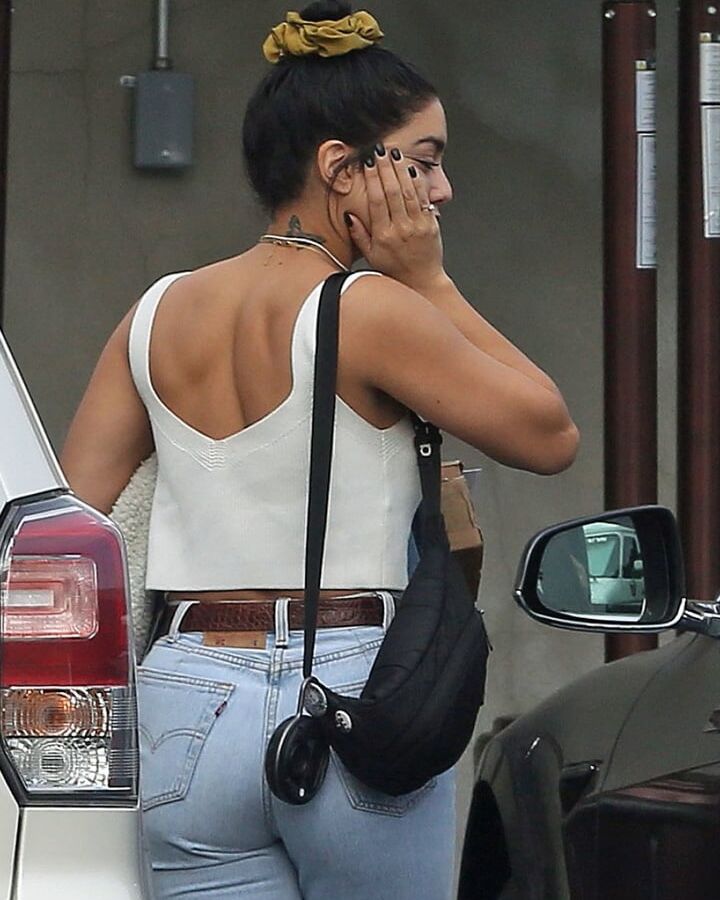 Vanessa Hudgens so hot.