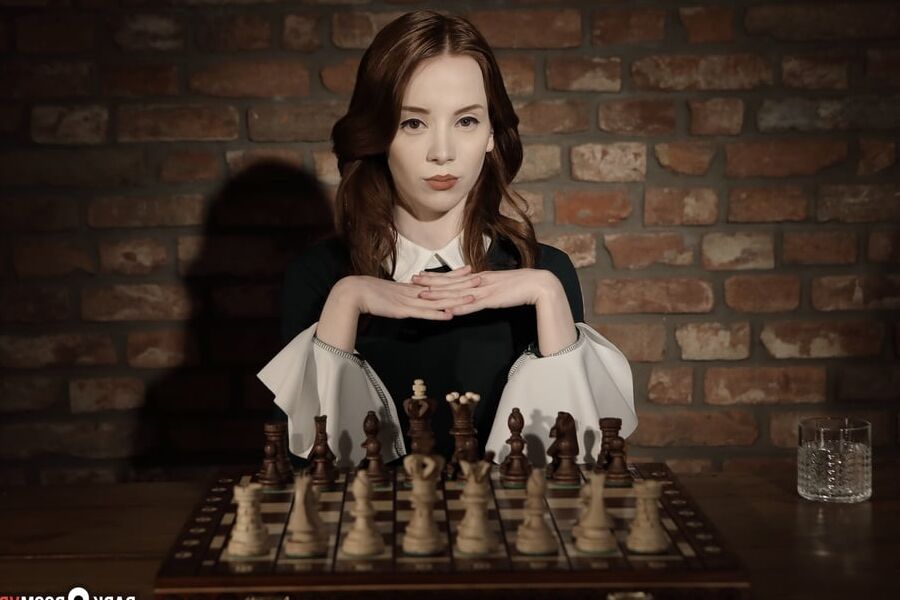 &;Checkmate, bitch!&; with gorgeous girl Lottie Magne