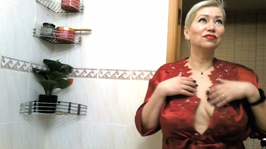 Hot russian MILF Aimee sucking &amp; masturbates in shower!