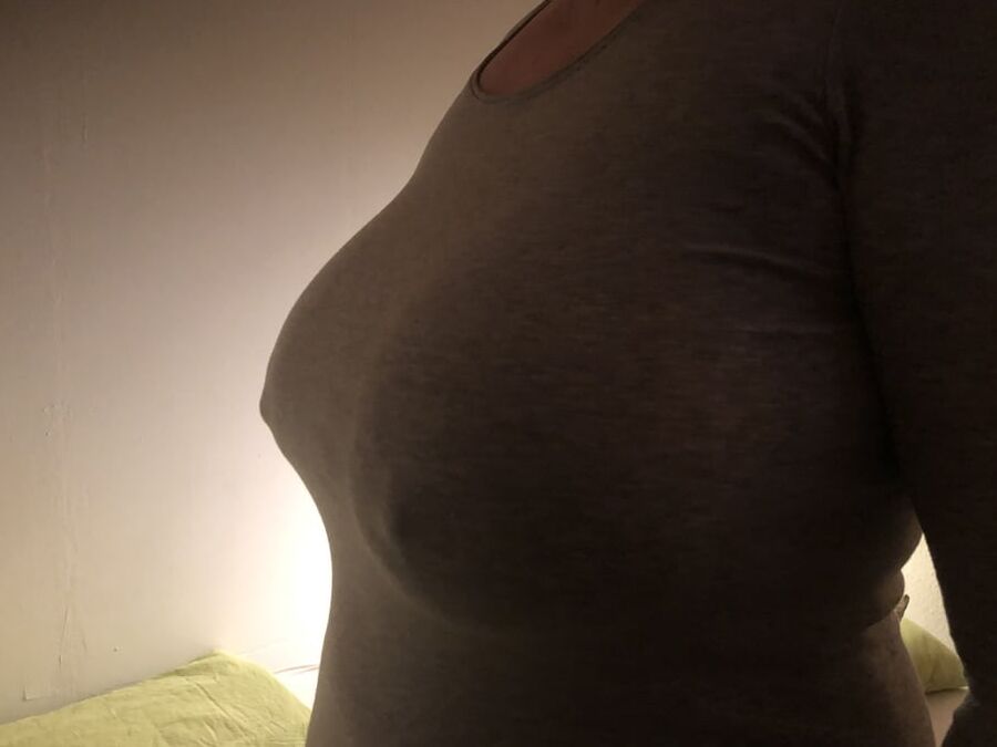 Wifes natural heavy big titts in shirt