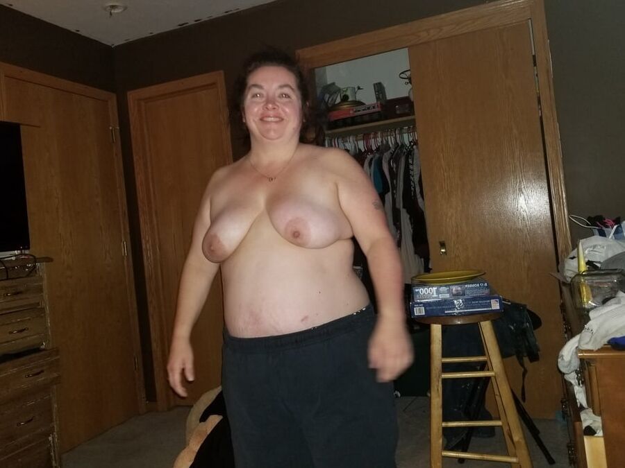 Sexy BBW Shows off her Assets