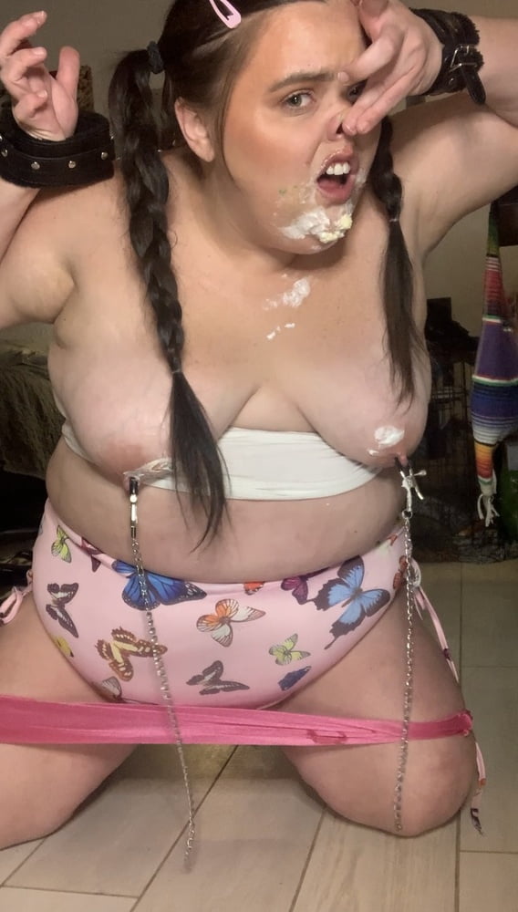 Fat belly bbw makes mess with cake