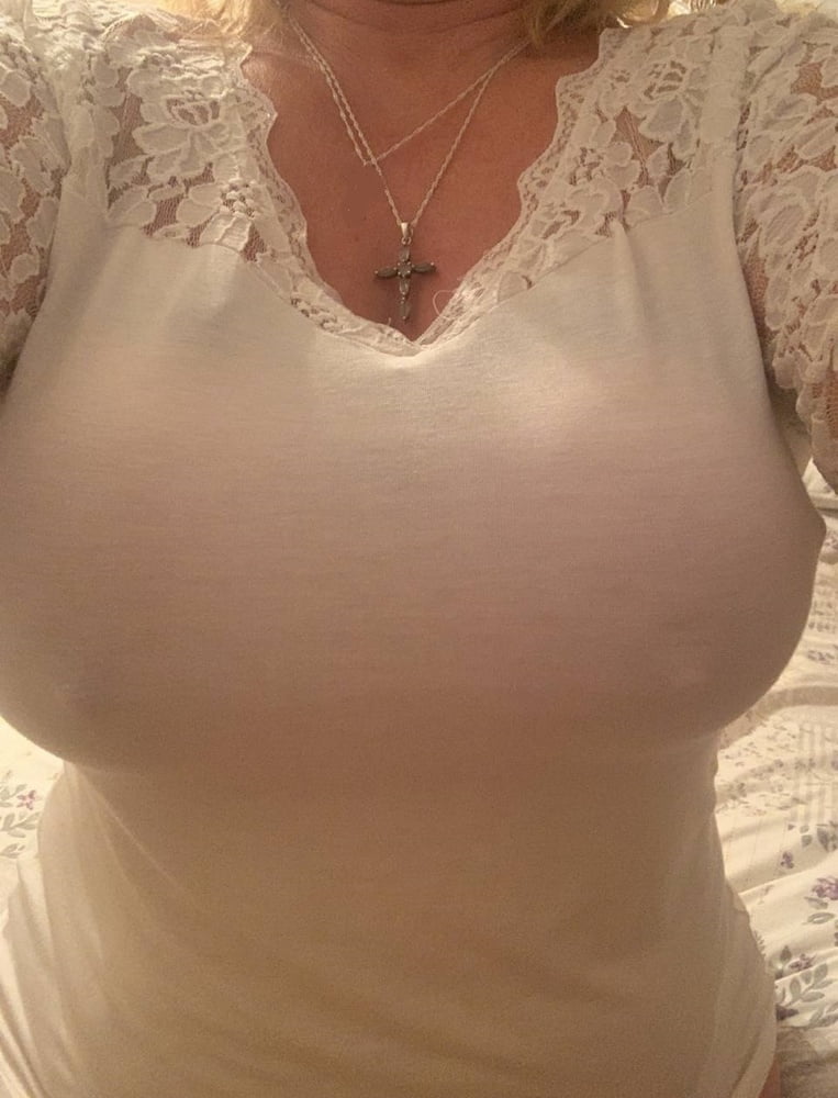 Tying up my tits for a webcam session