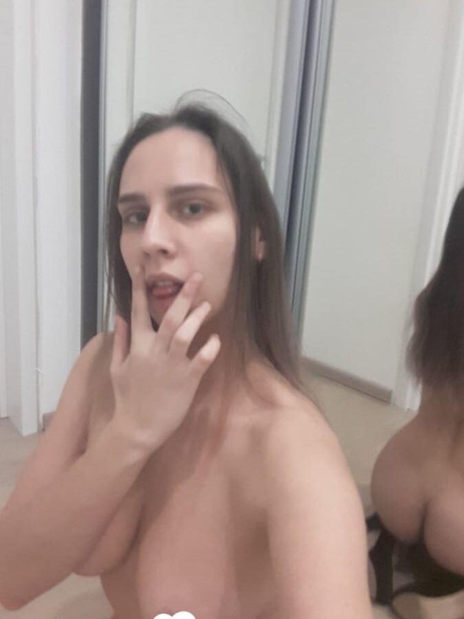 Brunette babe wants to get her vagina licked
