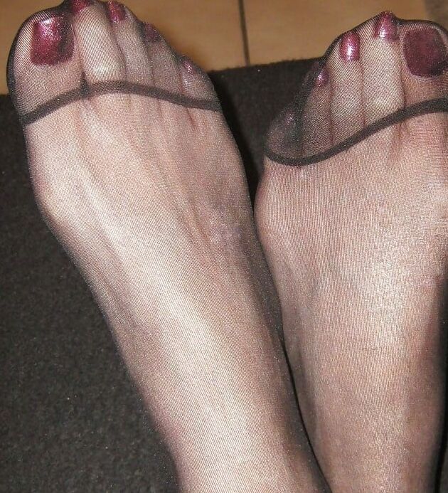 rht stockings feet