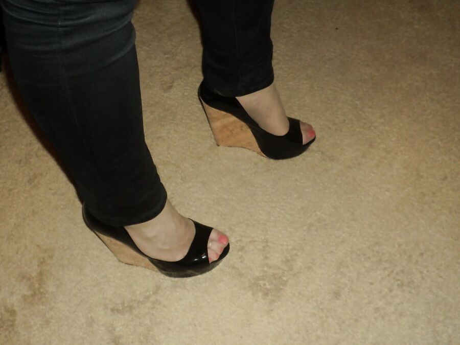 black jessica simpson wedges from admirer