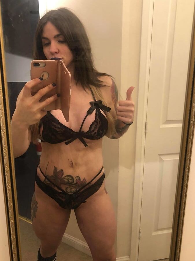Me Tabbyanne Waiting in for my gang bang sexy lingerie milf