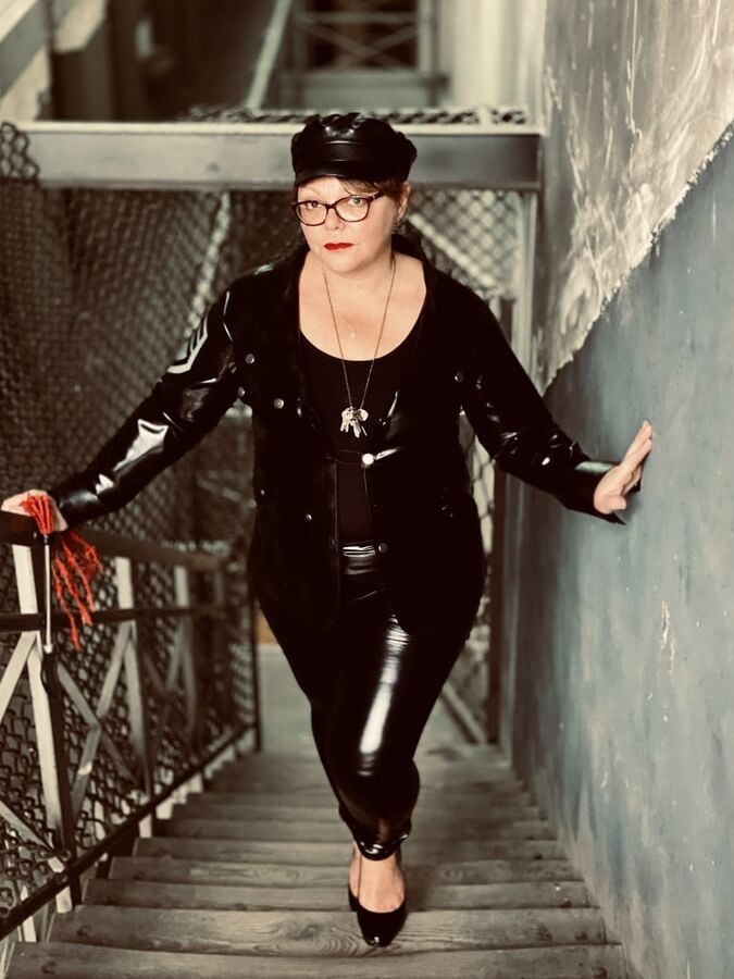 Warden Mistress April takes her Slave to prison