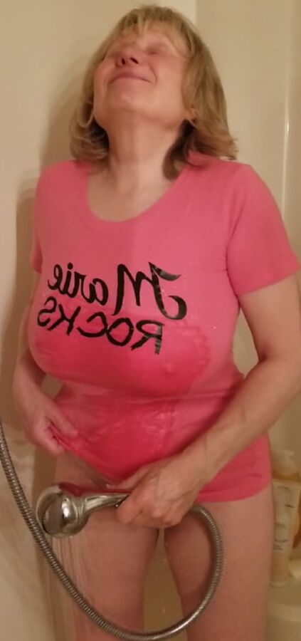 Hot grandmother sprays her pussy and cums in a wet t-shirt